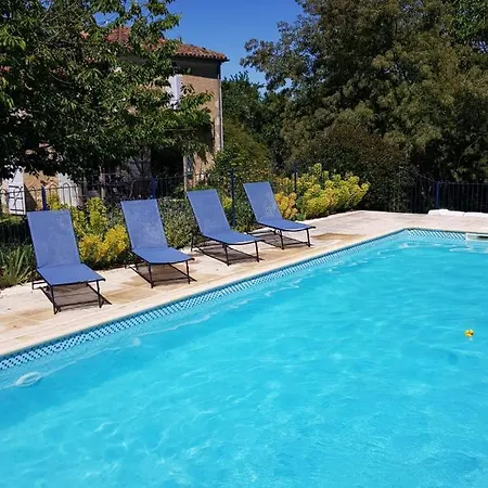 Le Papillon French Farmhouse Rozes